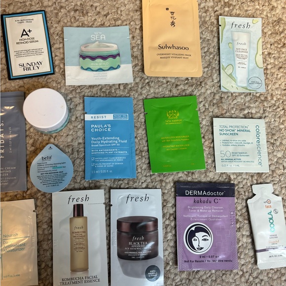 22 high end skincare samples - Picture 3 of 6
